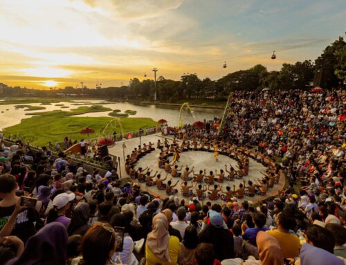 Nonton Tari Kecak Ngga Perlu ke Bali Lagi, Sekarang Bisa di TMII!